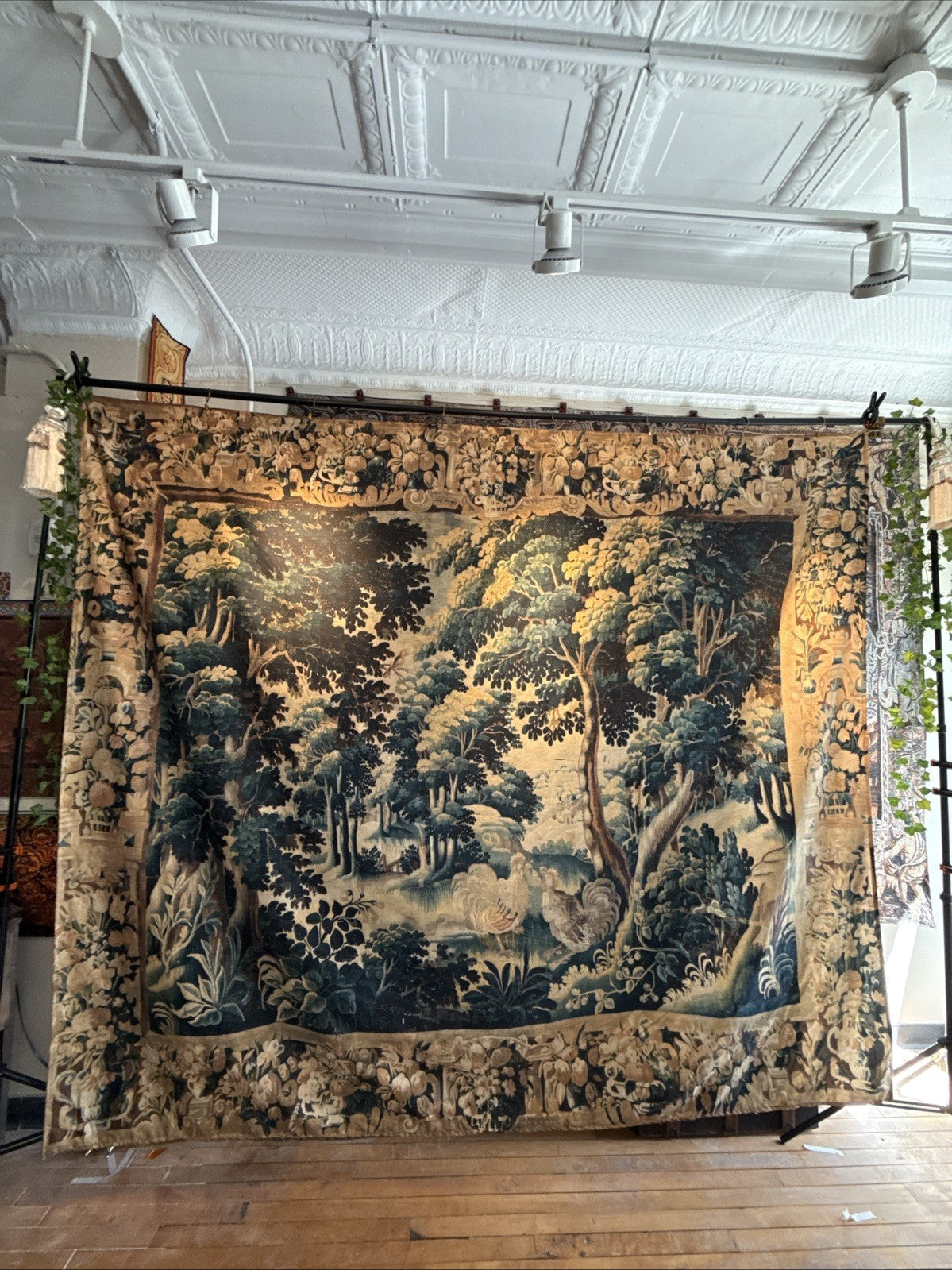 The Woodland Retreat: A Tapestry of Verdant Beauty and Timeless Serenity RE657464